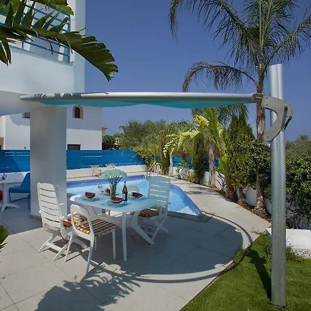 Villa With Amazing Pool And Deck 70 *