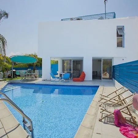 Villa With Amazing Pool And Deck 70